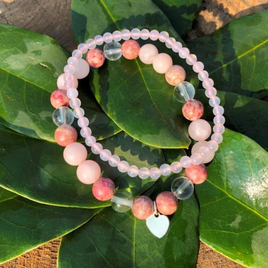 Minerální náramek růženín, křišťál, jaspis - KVĚT TŘEŠNĚ DUO